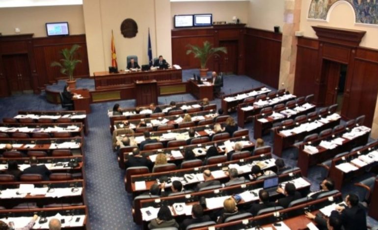 Ligji i gjuhës shqipe/ VMRO-ja nuk tërhiqet nga 35 mijë amendamentet