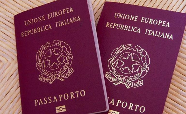NJË PASAPORTË E HUAJ/ 150 mijë shqiptarë janë bërë “italianë”, nga 2012