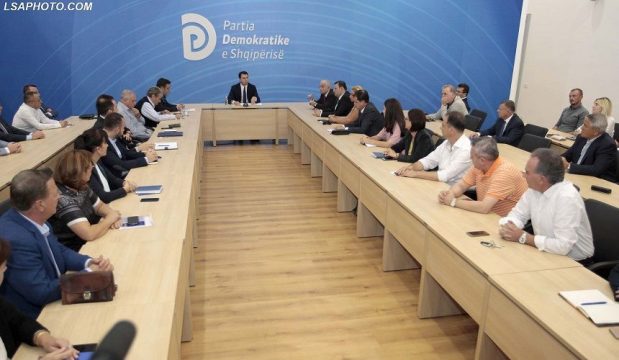 Mblidhet sot Kuvendi i Partisë Demokratike. Ja kritikët e Bashës që do flasin