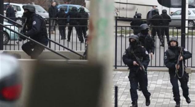 Televizioni shtetëror i Serbisë: Policia në Pejë arreston ekipin e televizionit tonë