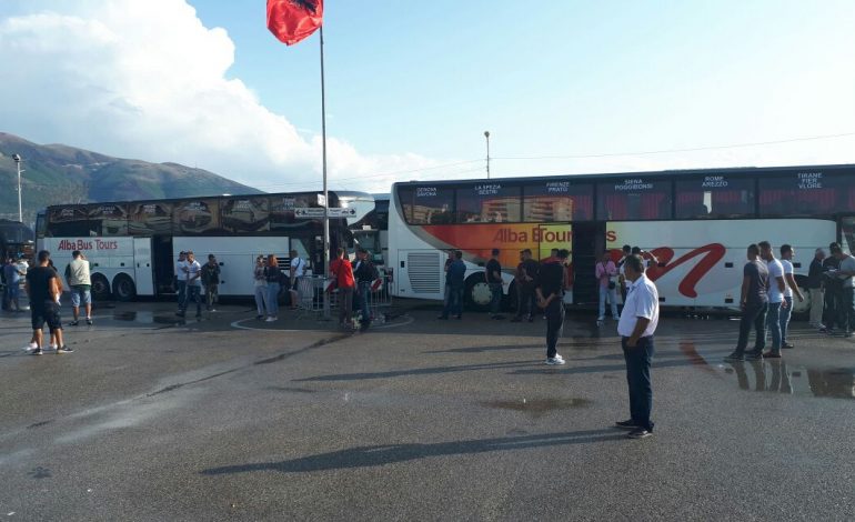 Me motor të vjedhur në Suedi e mallra të padeklaruara në doganë, kapen në port 2 fierakët