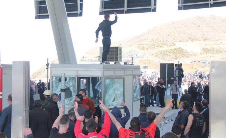 Dhuna në protestë/ Berisha nxjerr pamjet e reja: Shumë qytetarë të plagosur