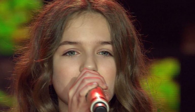 Njihuni me Erzën, shqiptaren më të famshme në Francë (VIDEO)