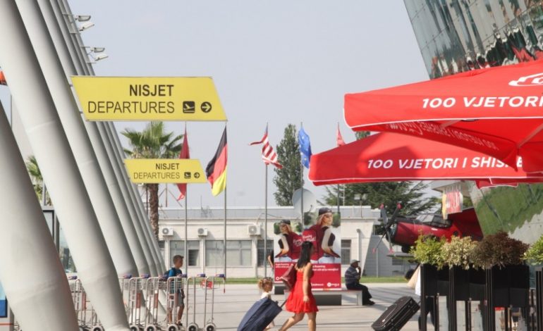 ÇMIMET E LARTA TË FLUTURIMEVE/ Taksat e Aeroportit të RINASIT shkojnë deri në 25%
