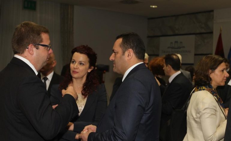 “REVOLTA E RRJETIT”/ Hetimet për Adriatik Llallën dhe lidhjet me Rovena Gashin. Lexoni komentet e qytetarëve…