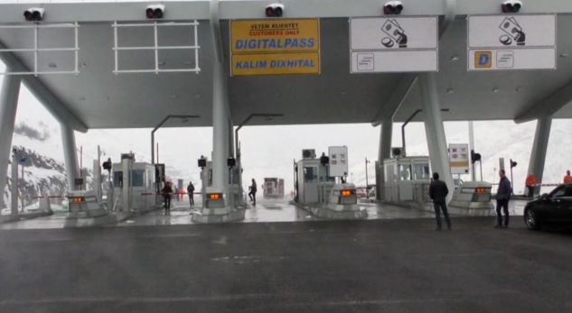Taksa e lartë në rrugën e Kombit, turistët nga Kosova “braktisin” Durrësin