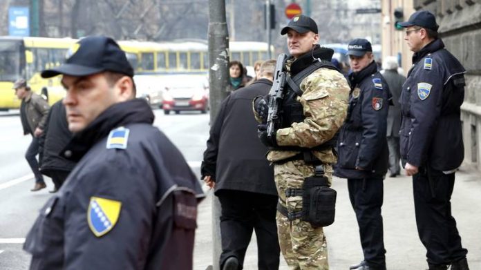 Alarme për bombë në shkollat e Bosnjes / Arsyeja do t’ju trondisë