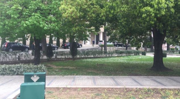 FOTOLAJM/ Protesta në Rrugën e Kombit, Xhafaj shkon me urgjencë në zyrën e Ramës