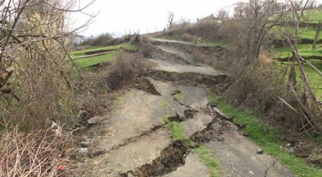Katastrofë në Mirditë, rrëshqitja e dherave “merr me vete” 10 shtëpi