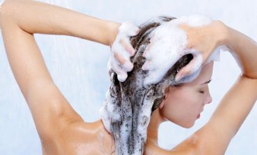 Përdor të parën shampon apo balsamin? Paskemi vepruar gjithë jetën gabim