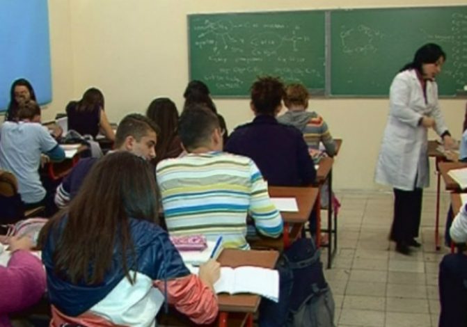 Në 2016-n u rrit sërish pesha e popullsisë me 9-vjeçare, ndër më të lartat në Europë, pas Turqisë
