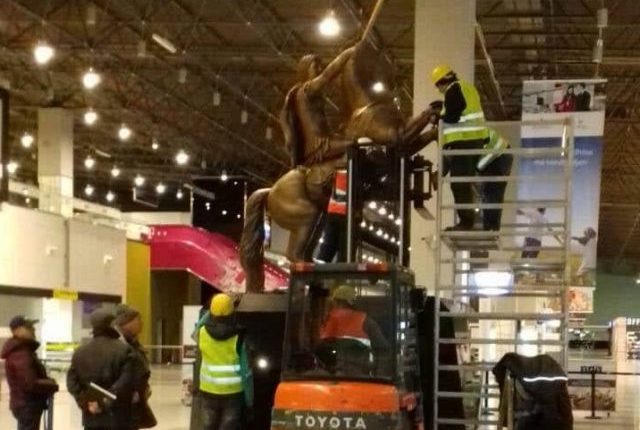 MARRËVESHJA ME GREQINË/ Hiqet permendorja e Aleksandrit të Madh nga Aeroporti i Shkupit