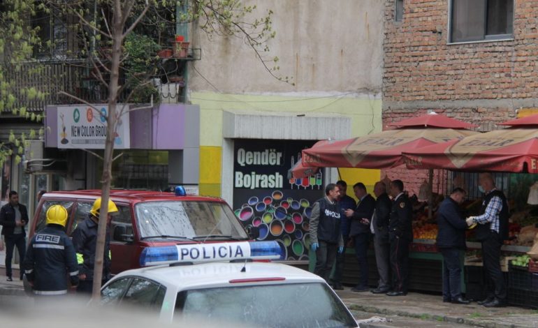 SHPERTHIMI TEK SERVISI I CELULAREVE/ Flasin dëshmitarët: Dy djem hynë brenda para se të vinte policia, kur dolën…