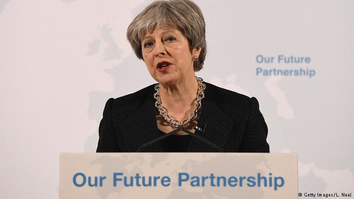 Edhe larg edhe pranë BE – Theresa May konkretizon Brexit-in