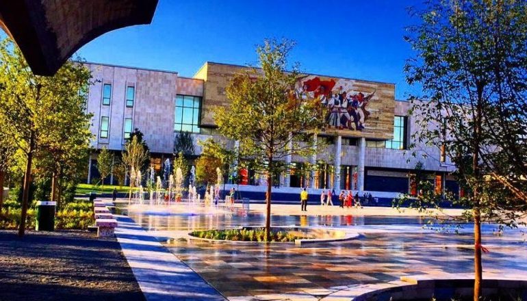 Revista italiane: Tirana, një nga qytetet më të pasura të historisë së ARTIT, ja çfarë duhet të vizitoni (FOTOT)