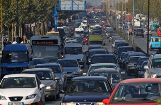 Bllokohet qendra e Tiranës/ Këto janë rrugët të cilat nuk mund të qarkulloni me automjete sot