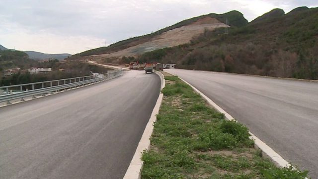 Tiranë-Elbasan/ Rruga qe nuk mbaron! Raporti paraprak: Duhen mbi 22 milionë dollarë