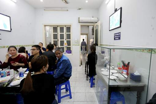 Restoranti dyndet nga klientët se aty… darkoi Obama në 2016