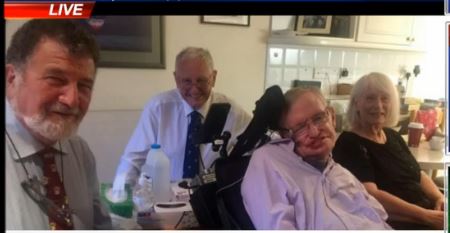 Astrofizikani i njohur tregon amanetin e Stephen Hawking: Mbi varr më shkruani…