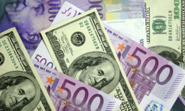 Euro dhe dollari nuk ndalin rënien, ekspertët japin alarmin: Ka shumë valutë të pakontrolluar