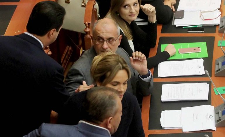 Krisje me PD-në e Bashës? Petrit Vasili shuan “dyshimet”: Ja pse nuk shkojmë më në “selinë blu”