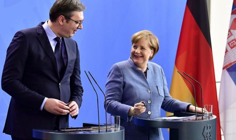Foreign Policy: Si u bë Vuçiç autokrati i preferuar i Europës
