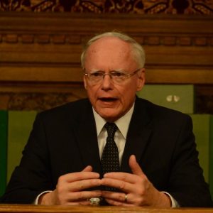 Ish-ambasadori amerikan në Tiranë: Punojmë edhe me djallin nëse avancon interesat tona