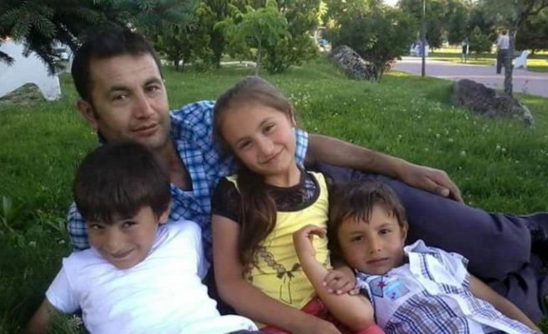 Shuhet familja turke/ Fotoja e fundit para se makina të binte në rezervuar