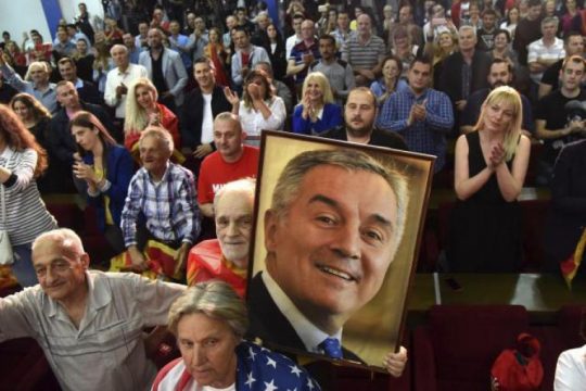 Gjukanoviç, bardh e zi: Amerikanët e vlerësojnë si antirus, TASS e quan “Mugabe”