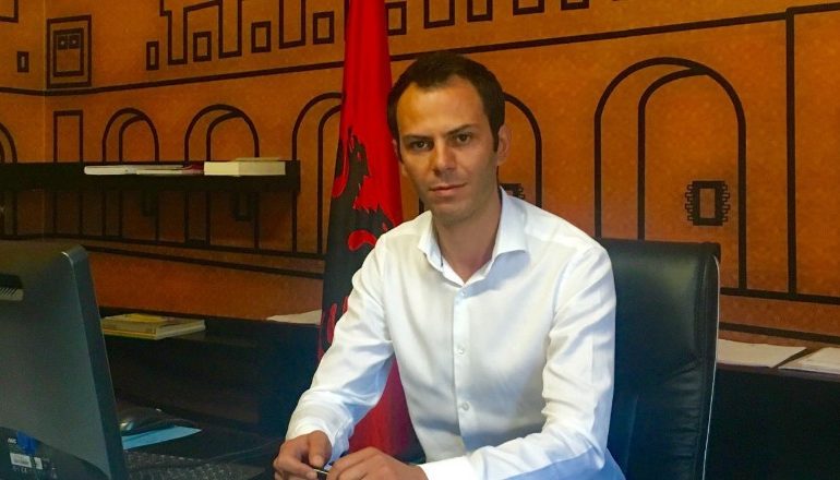 Lejoi lokale dhe biznese në bregdetin e Spillesë. Tjetër kallëzim penal kryebashkiakut të Rrogozhinës
