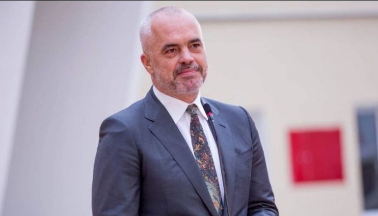 Kryeministri Rama replikon me qytetaren: Punë ka që çke me të, por jo në Facebook