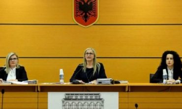 KANDIDON PËR KLGJ/ VETTINGU- Gjyqtari i Apelit Durrës del para Komisionit të Pavarur të Kualifikimit