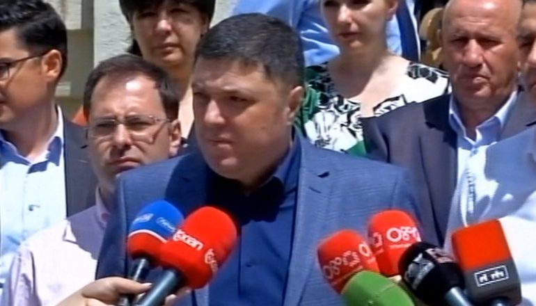 Teatri e Parku Rinia, PD-LSI braktisin Këshillin Bashkiak, Çollaku: S’i merrni kurrë votat tona
