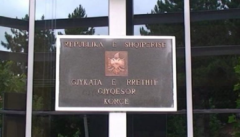 ÇFARË PO NDODH/ Gafa e gjyqtarit në Korçë, divorcon pa dashje kolegen