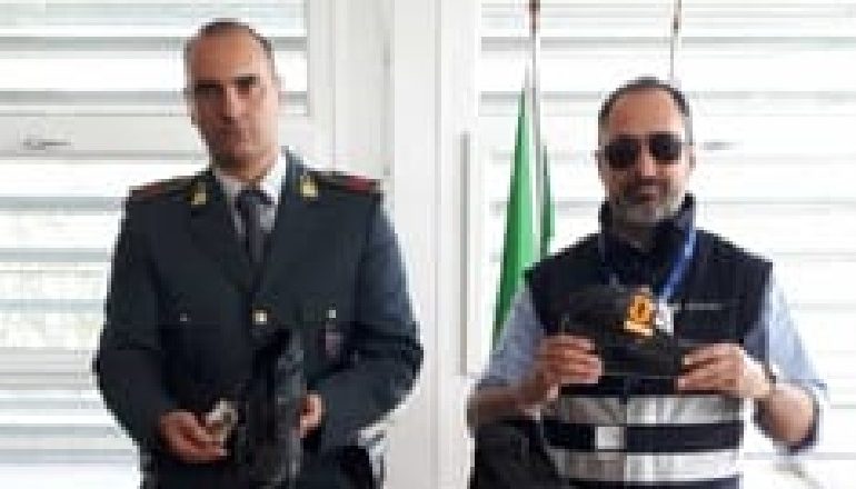 Këpucë false ”100% Made in Italy”, vinin nga Shqipëria, policia italiane i sekuestron