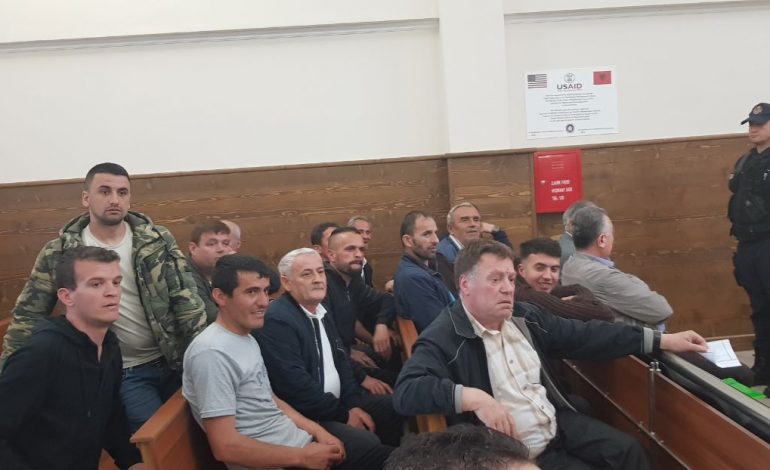 LIVE/ Nis gjyqi për 23 protestuesit kuksianë. Gjykata e Apelit në Shkodër, e rrethuar nga policë dhe qytetarë