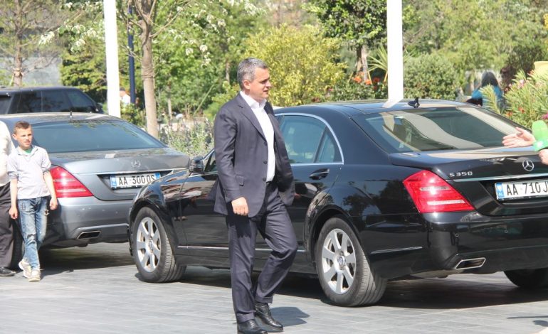 FOTOLAJM/ Mbase iu kishte shpëtuar! Deputeti i LSI-së në Asamblenë e PS? Flet Përparim Spahiu…