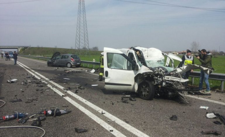 E përplas kamioni/ 52 vjeçari humb jetën TRAGJIKISHT kur ishte duke… (FOTO+VIDEO)