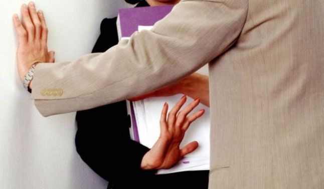 Seks në këmbim të notës/ Të gjitha rastet e NGACMIMEVE SEKSUALE të pedagogëve ndaj studenteve