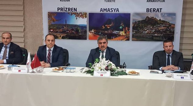 Ngatërrohet flamuri i Kosovës me të Shqipërisë në një aktivitet turk në Prizren