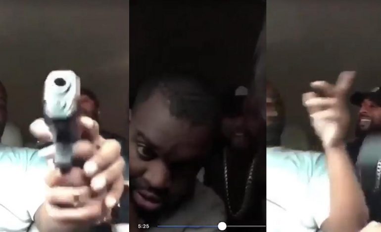 Po luanin me armën e mbushur, e qëllon live në Facebook (Video)