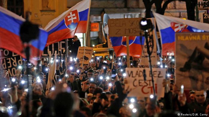 Protestat, dorëhiqet papritur ministri i Brendshëm