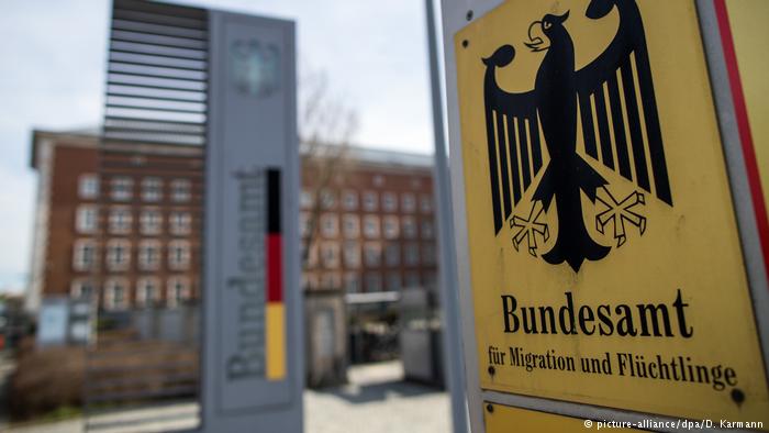 E PABESUESHME/ Një punonjëse e azilit në Gjermani dyshohet për korrupsion