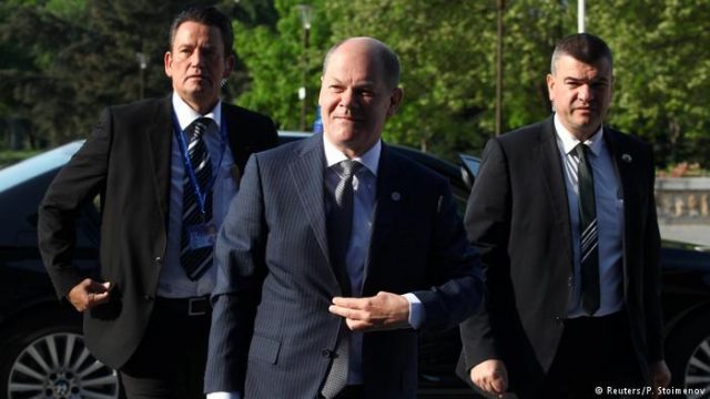 Eurogrupi/ Greqia në udhën e suksesit, Franca në krye të grindjes tregtare