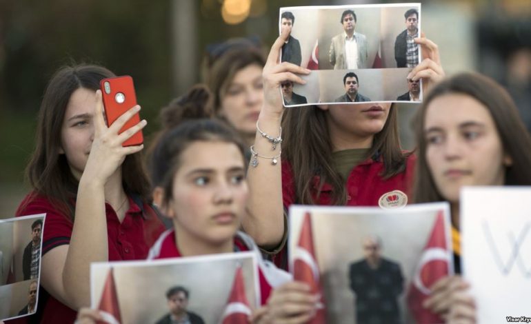Ministria e Jashtme turke reagon lidhur me protestat para ambasadës së saj në Prishtinë