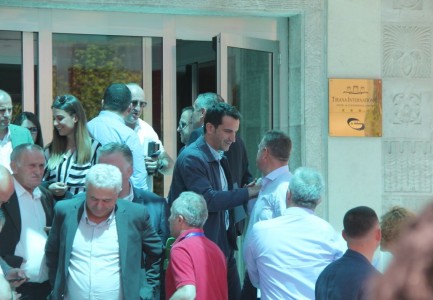Nga “Numri i të punësuarëve te sa pemë keni mbjellë?” 28 pyetjet e PS për kryebashkiakët që duan të rikandidojnë