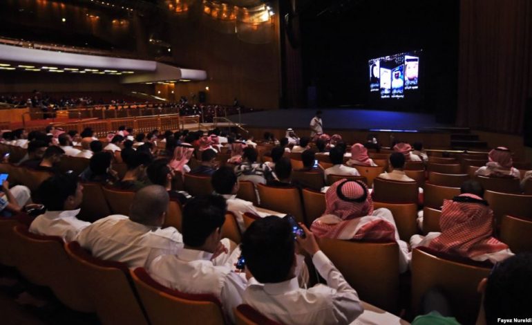Arabia Saudite hap kinematë publike pas 40 vjetëve
