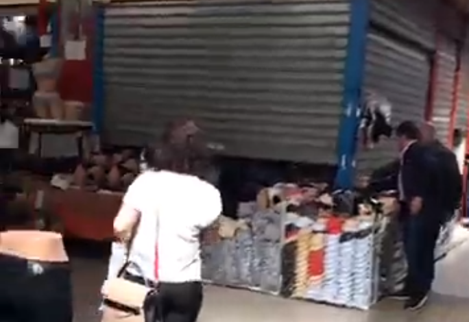 LIVE/ Tregjet dhe bizneset mbyllin qepenat, deputetët e PD i bashkohen protestuesve