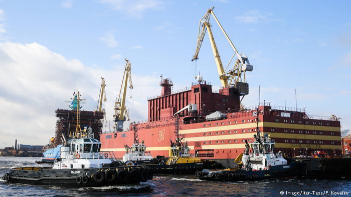 Rusi: Një “Çernobil lundrues”‘ nis rrugën nga Shën Peterburgu për Siberi