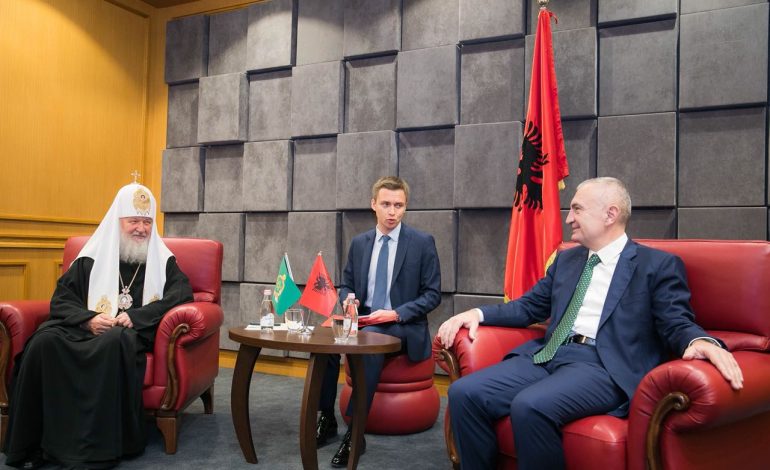DETAJET E TAKIMIT/ Meta pret Patriarkun e Moskës, çfarë u bisedua mes tyre